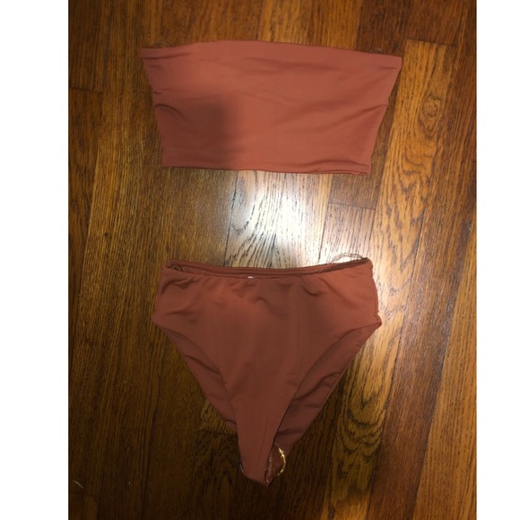 Bikini - Picture 3 of 3